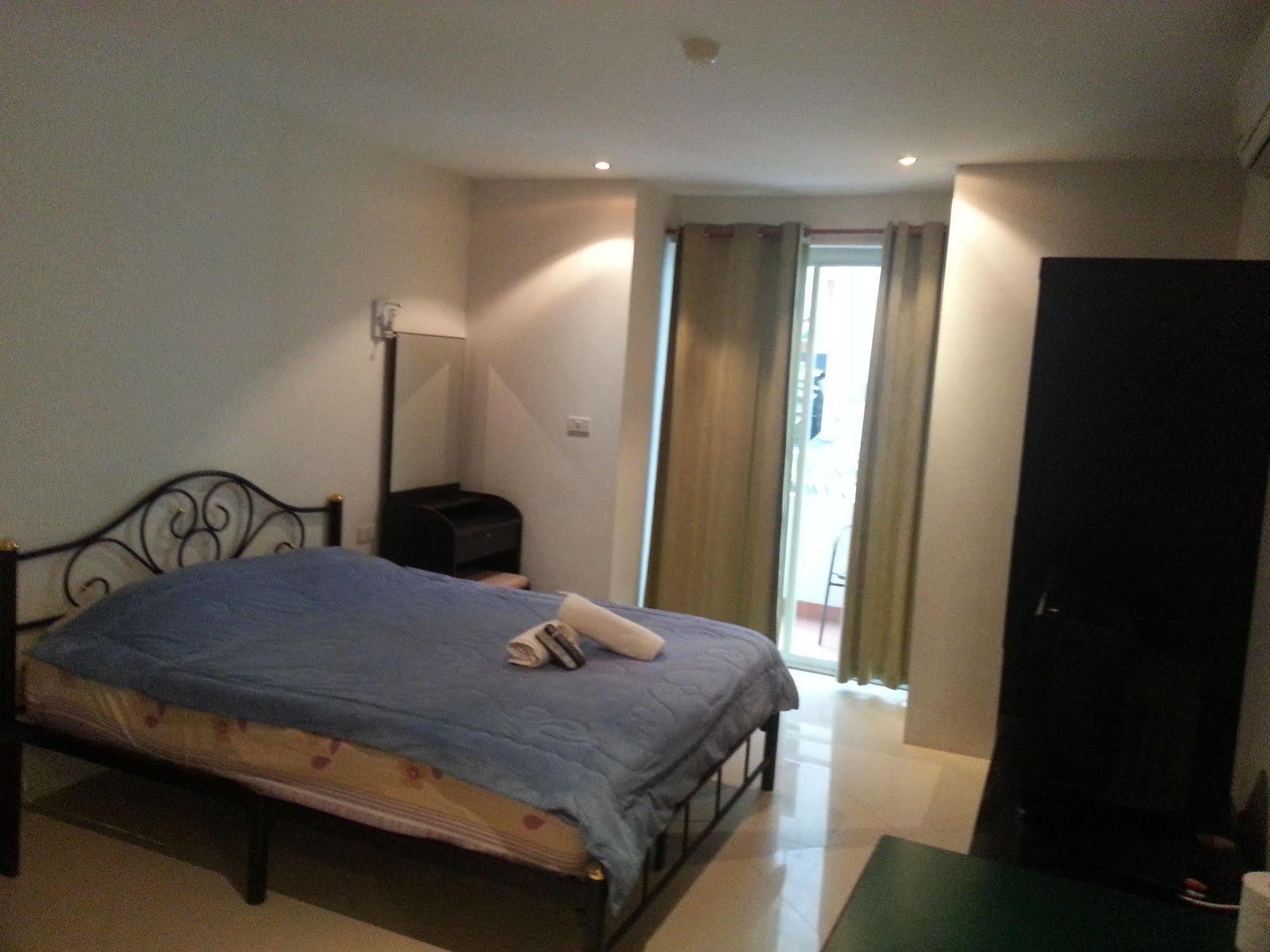 Daisy Residence Джомтиен Бийч Екстериор снимка